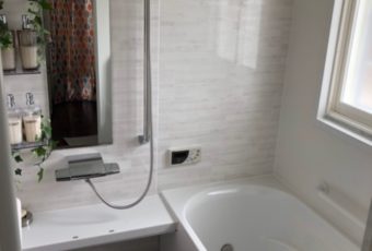 タカラの浴室は壁がホーローなのでお手入れラクラク✨<br />
マグネットで小物収納やアレンジも可能です