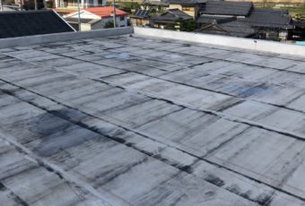 屋根防水、塗膜の状態が悪かったです。