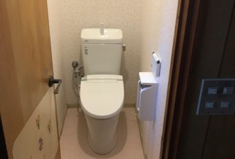 津市桜ヶ丘 トイレ交換、クロス・クッションフロア貼り替え