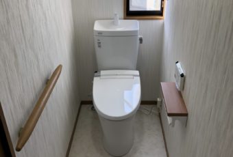トイレ交換時に内装工事¥42000（天井、壁クロス、床クッションフロア貼り替え）がオススメです。