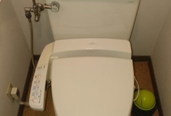 現在まで使用いただいておりましたトイレです。<br />
故障はないですが長年使用しているので取替となりました。