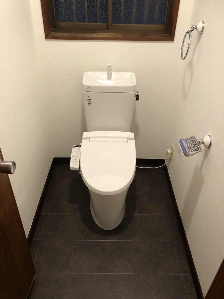 津市　トイレ交換、内装クロス、床CF貼り替え工事
