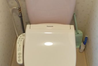 パナソニック製ビューティトワレに交換しました。<br />
比較的安価な便座になりますが一般的なシャワートイレの機能が搭載されています。