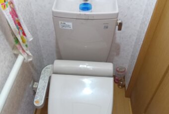 今まで使用いただいていたTOTOのトイレになります。