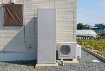ご家族の人数から460ℓへ変更し、取付させていただきました。<br />
高さのみ少し高くなります。