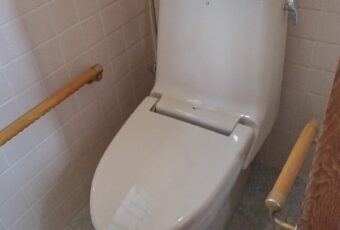 今まで使用いただいていたLIXIL製のトイレになります。